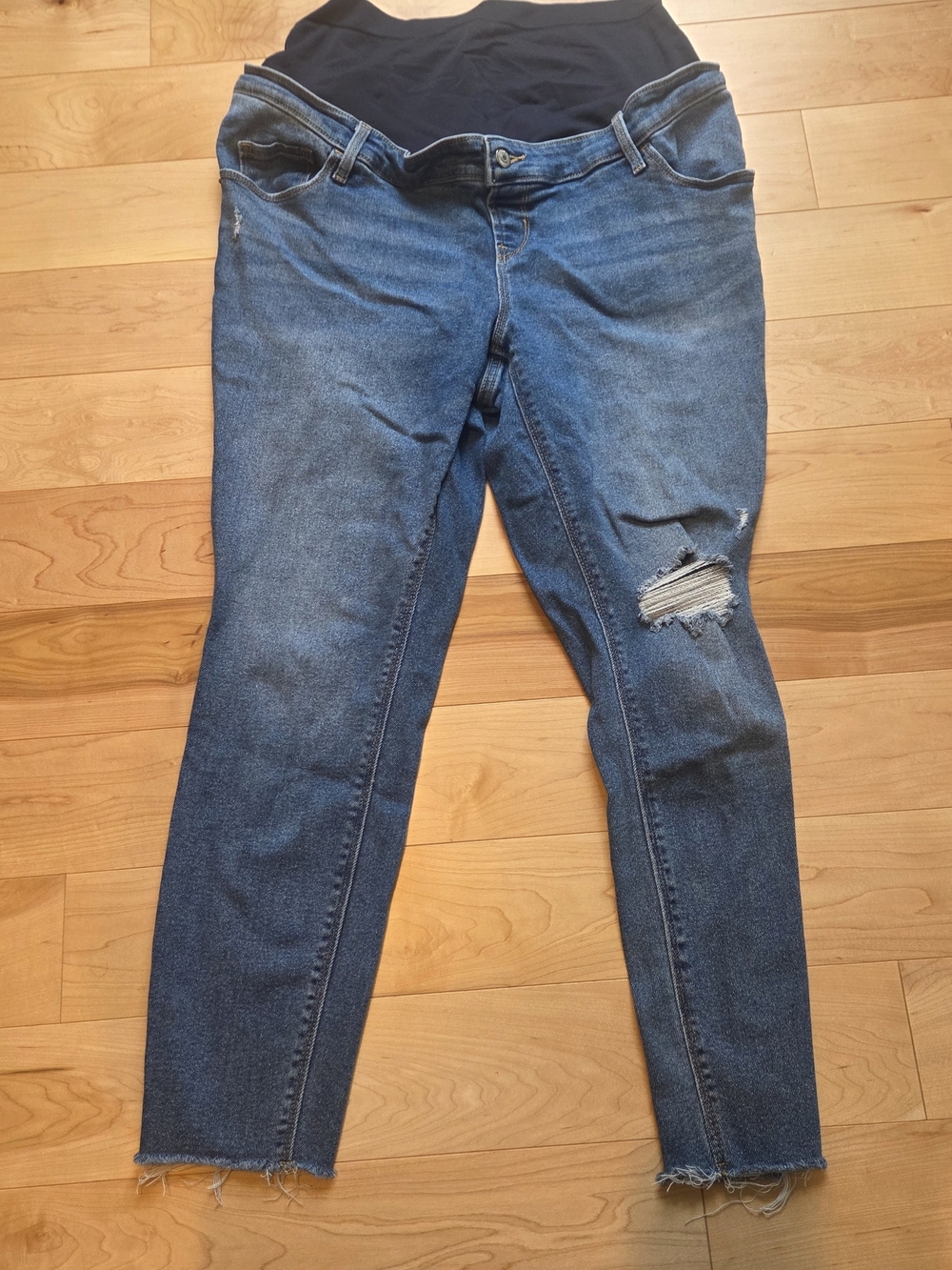 Old Navy Rockstar Super Skinny Maternity Jean